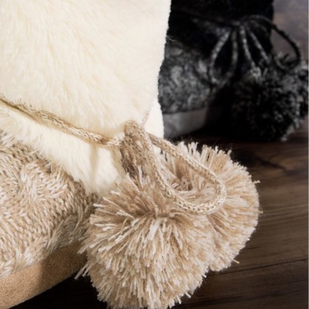 1 LEFT 2X HOST PICK 11/7🎉Faux Fur Lined Booties - Picture 4 of 4